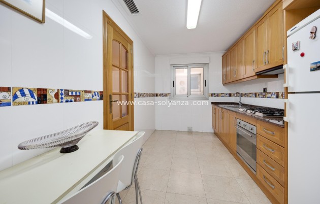 Resale - Apartment / flat - Torrevieja - Paseo Maritimo