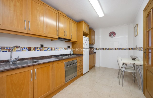 Resale - Apartment / flat - Torrevieja - Paseo Maritimo
