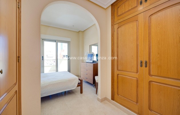 Resale - Apartment / flat - Torrevieja - Paseo Maritimo