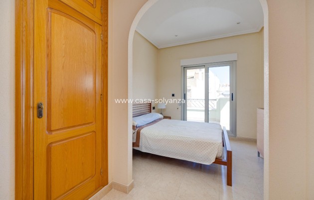 Resale - Apartment / flat - Torrevieja - Paseo Maritimo
