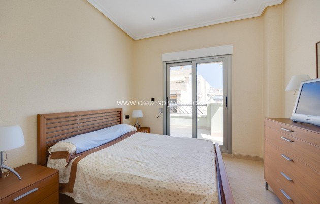Resale - Apartment / flat - Torrevieja - Paseo Maritimo