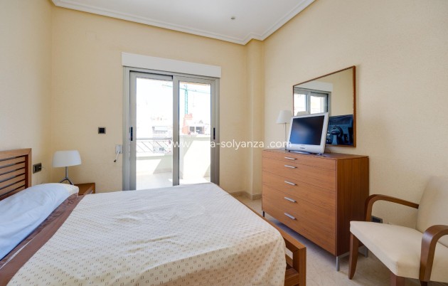 Resale - Apartment / flat - Torrevieja - Paseo Maritimo