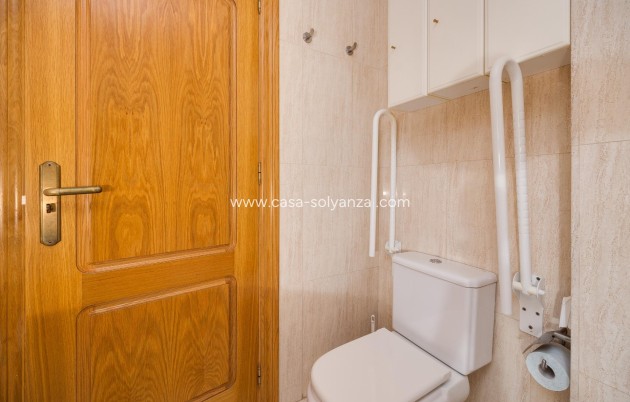 Resale - Apartment / flat - Torrevieja - Paseo Maritimo
