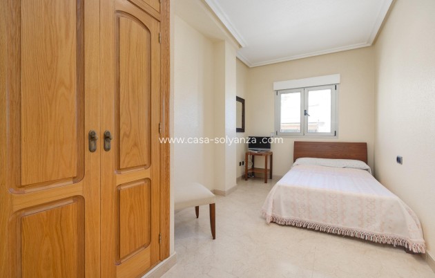 Resale - Apartment / flat - Torrevieja - Paseo Maritimo