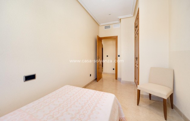 Resale - Apartment / flat - Torrevieja - Paseo Maritimo