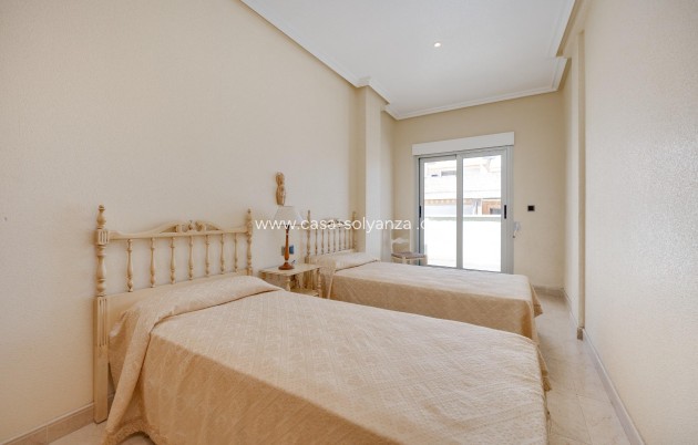 Resale - Apartment / flat - Torrevieja - Paseo Maritimo