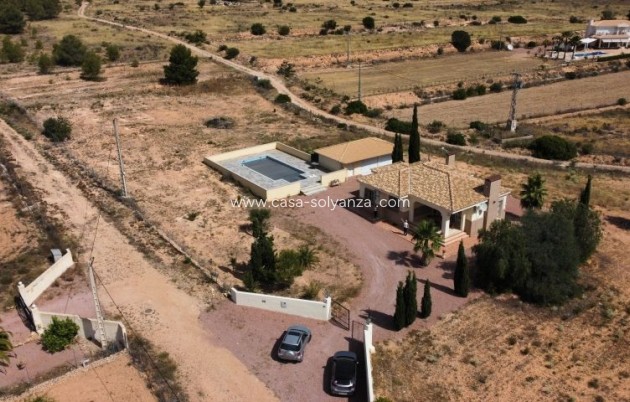 Resale - Villa - Hondón de las Nieves - Inland