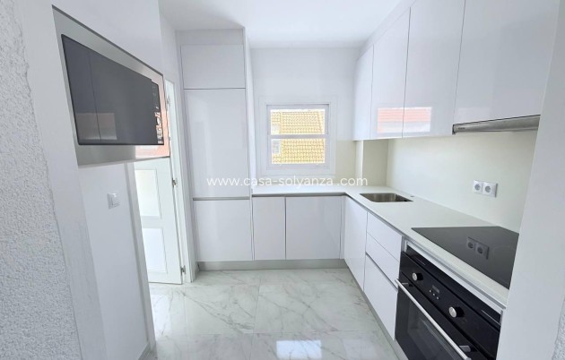 Resale - Apartment / flat - Torrevieja - Acequion