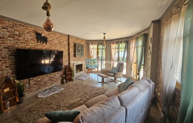Resale - Villa - Sierra Cortina - Inland