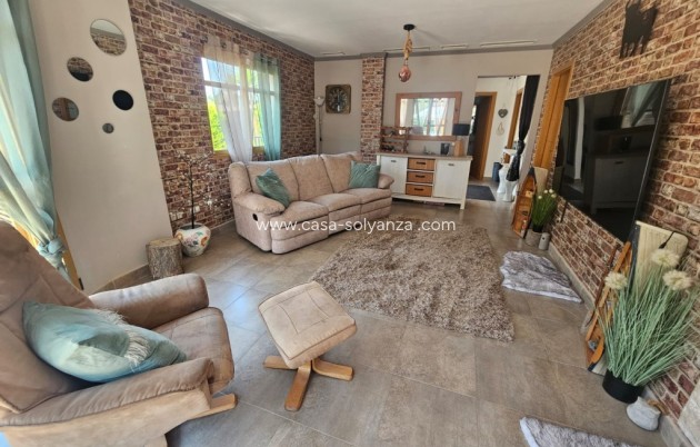 Resale - Villa - Sierra Cortina - Inland