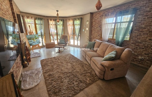 Resale - Villa - Sierra Cortina - Inland
