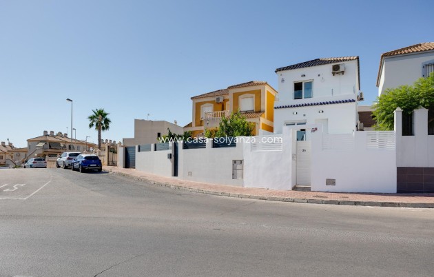 Resale - Villa - Torrevieja - Aguas nuevas