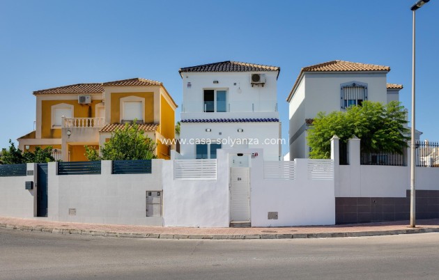 Resale - Villa - Torrevieja - Aguas nuevas