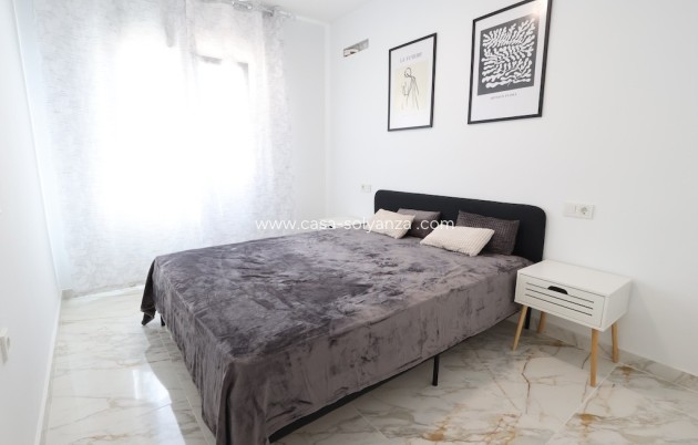 Resale - Villa - El Chaparral - Inland