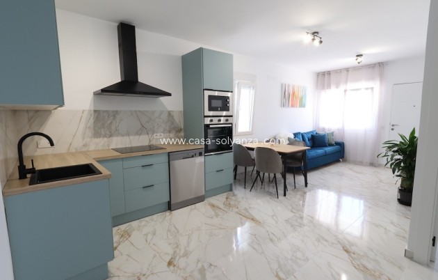 Resale - Villa - El Chaparral - Inland