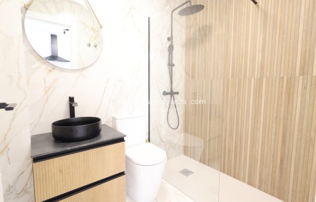 Resale - Villa - El Chaparral - Inland