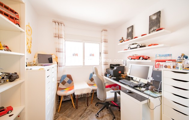 Resale - Villa - Orihuela Costa - La Florida
