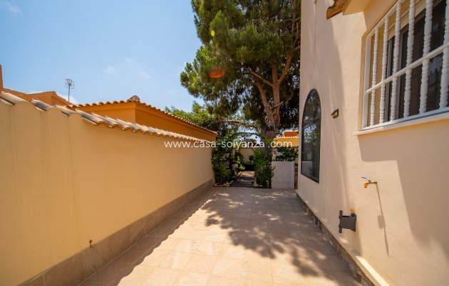 Resale - Villa - Orihuela Costa - La Florida