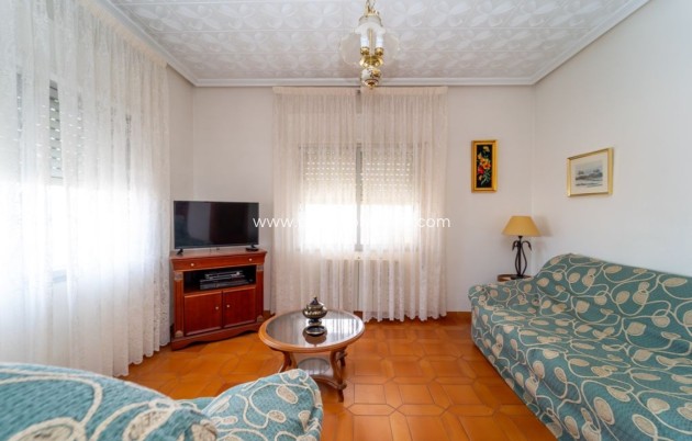 Reventa - Villa / Semi-detached - Salinas