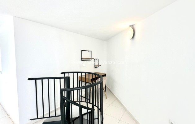 Resale - Apartment / flat - Torrevieja - Center