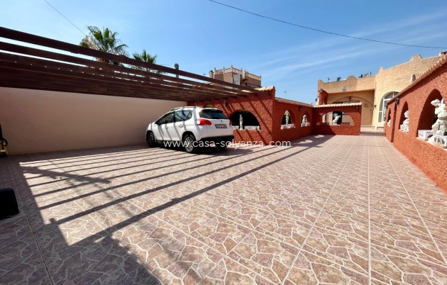 Resale - Villa - El Chaparral - Inland