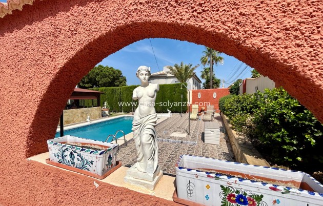Resale - Villa - El Chaparral - Inland