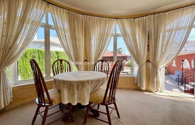 Resale - Villa - El Chaparral - Inland