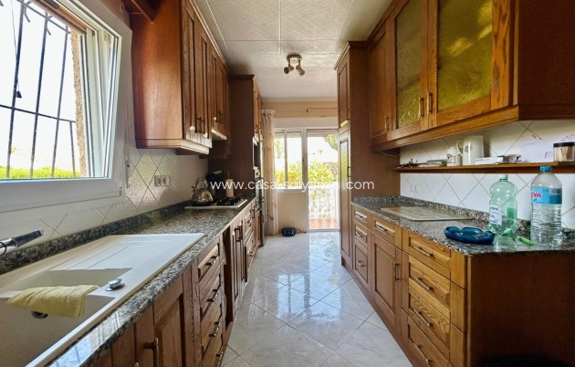 Resale - Villa - El Chaparral - Inland