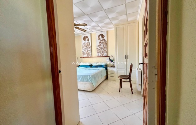 Resale - Villa - El Chaparral - Inland