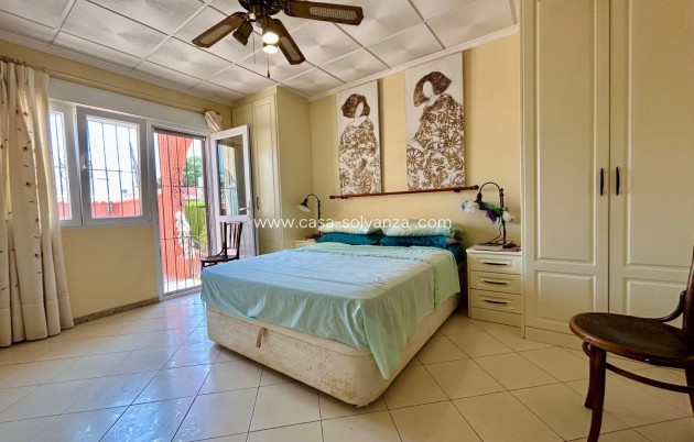 Resale - Villa - El Chaparral - Inland