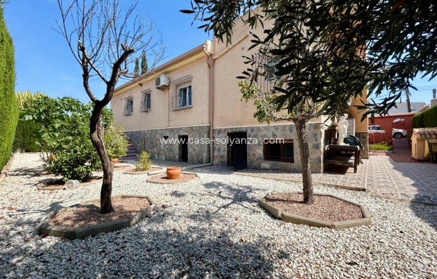 Resale - Villa - El Chaparral - Inland