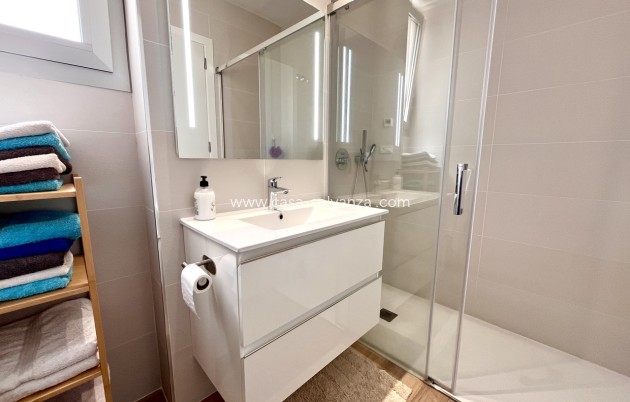 Resale - Apartment / flat - Villamartin - Costa Blanca