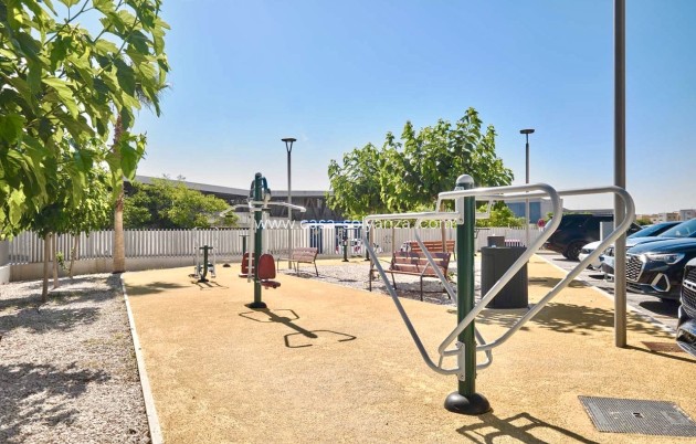 Resale - Apartment / flat - Villamartin - Costa Blanca