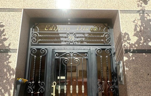 Resale - Apartment / flat - Torrevieja - Playa de los Locos