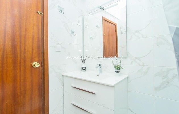 Resale - Apartment / flat - Torrevieja - Playa del Cura