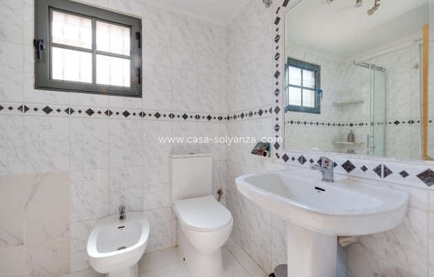 Resale - Apartment / flat - Torrevieja - Punta Prima