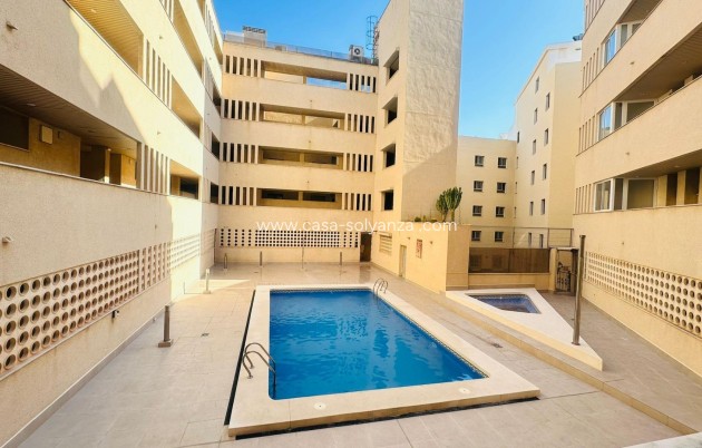 Resale - Apartment / flat - Torrevieja - Playa del Cura