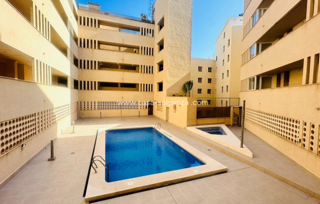 Resale - Apartment / flat - Torrevieja - Playa del Cura