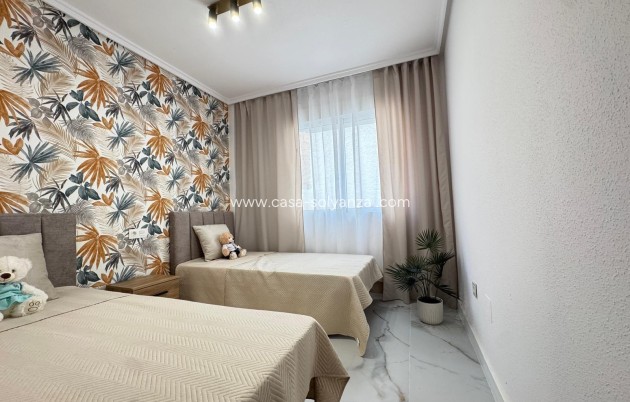 Resale - Apartment / flat - Torrevieja - Playa de los Locos