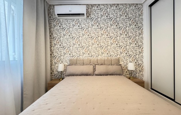 Resale - Apartment / flat - Torrevieja - Playa de los Locos