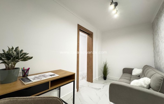 Resale - Apartment / flat - Torrevieja - Playa de los Locos