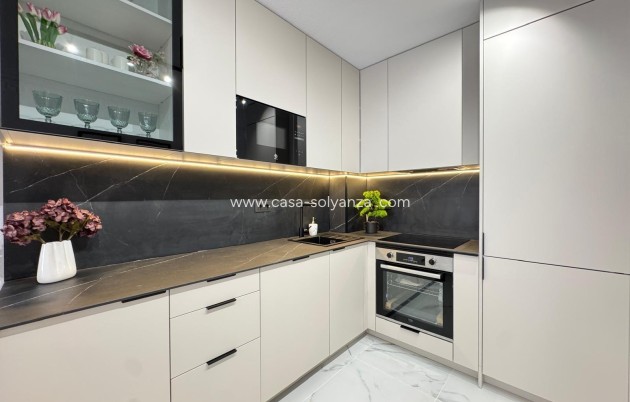 Resale - Apartment / flat - Torrevieja - Playa de los Locos