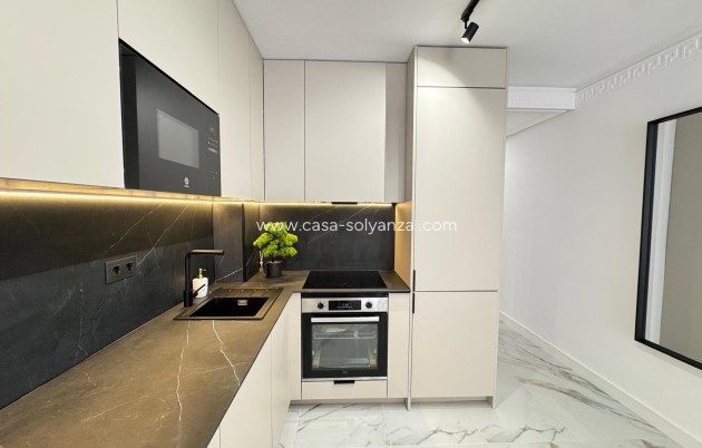 Resale - Apartment / flat - Torrevieja - Playa de los Locos