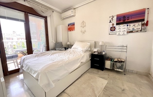 Resale - Apartment / flat - Villamartin - Costa Blanca