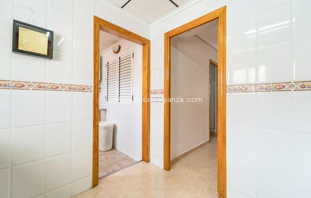 Resale - Apartment / flat - Torrevieja - Playa De Los Naufragos