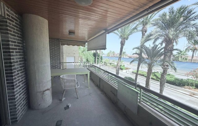 Resale - Apartment / flat - Torrevieja - Puerto