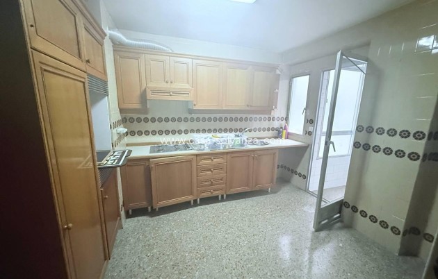 Resale - Apartment / flat - Torrevieja - Puerto