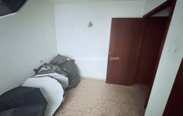 Resale - Apartment / flat - Torrevieja - Puerto