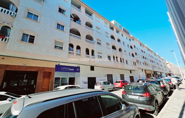 Resale - Apartment / flat - Torrevieja - Estacion Autobuses