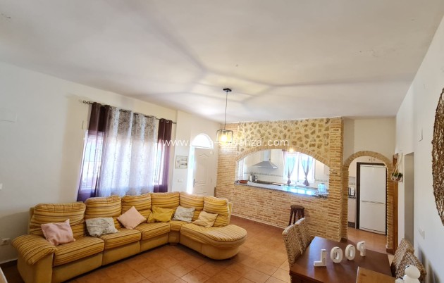 Resale - Villa - La Romana - Inland